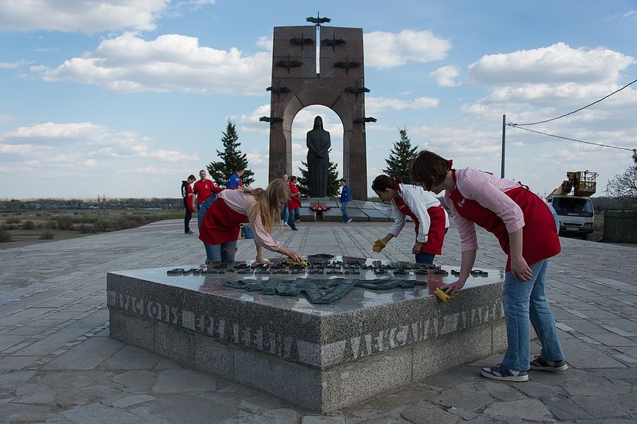 Памятник володичкиным фото